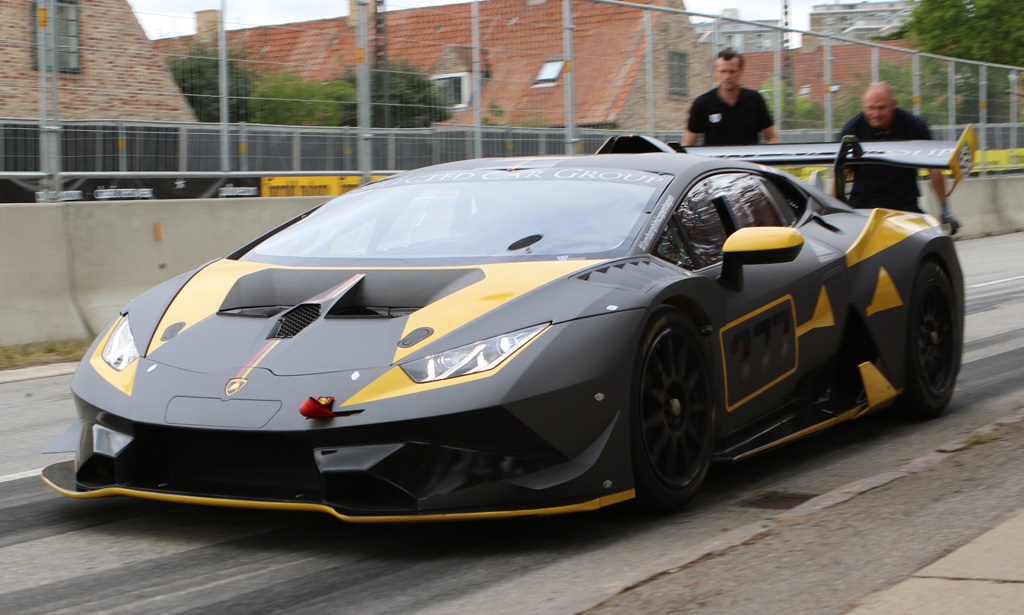 Dennis Lind kørte lidt rundt i denne Lambo - og den sagde altså rigtig godt
(Foto: Motorsporten.dk)